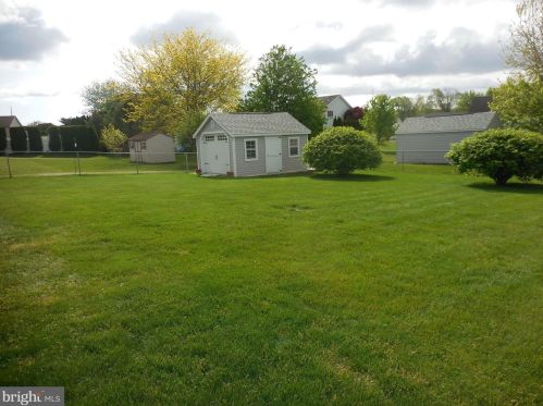 1114 Hunters Chase Ln, Lebanon PA  17046-1575 exterior