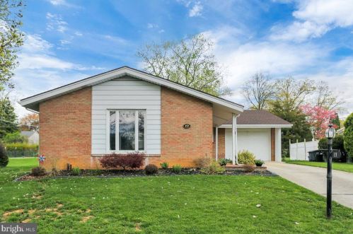 19 Columbia Dr, Camp Hill PA  17011-7636 exterior