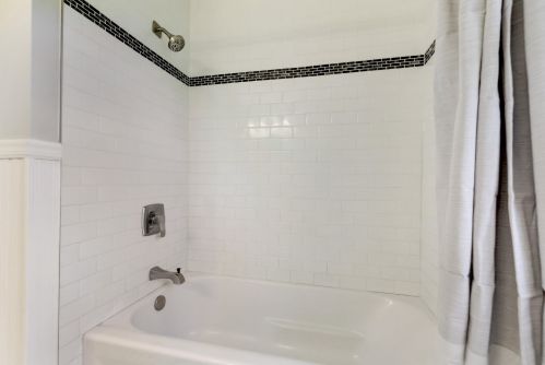 10043 Greenview Dr, Thiensville WI  53092-5749 exterior