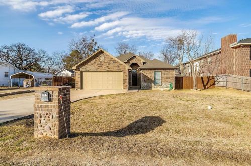 302 Broadway St, Kennedale, TX 76060
