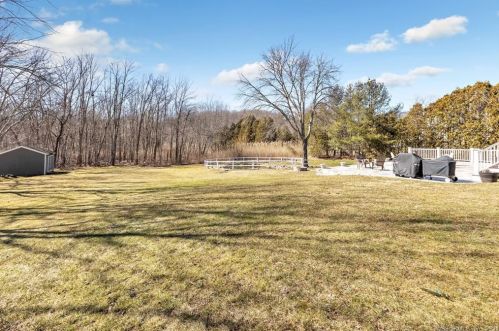 136 Vlg Rd, Huntington CT 06484-1778 exterior