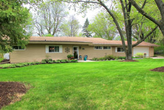 3330 Grandview Dr, Brookfield, WI 53005-2902