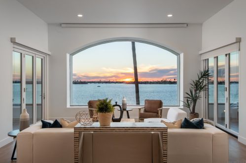 3535 Riviera Dr, San Diego CA 92109-6641 exterior