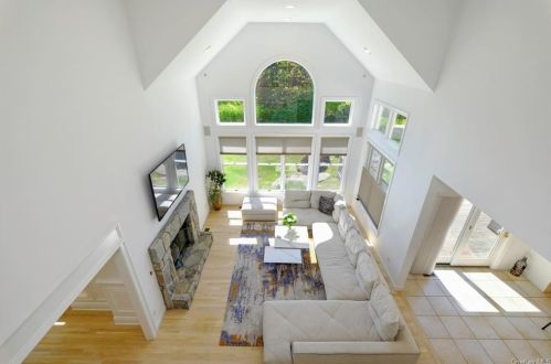 100 Stonewall Cir, White Plains NY  10604-1124 exterior