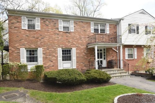 413 Woodland Hl Rd, White Plains NY  10603-3135 exterior