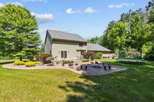4042 Pine Ln, Green Bay, WI 54313-8633