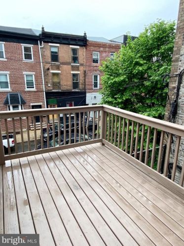 341 Girard Ave, Philadelphia PA  19123-1530 exterior