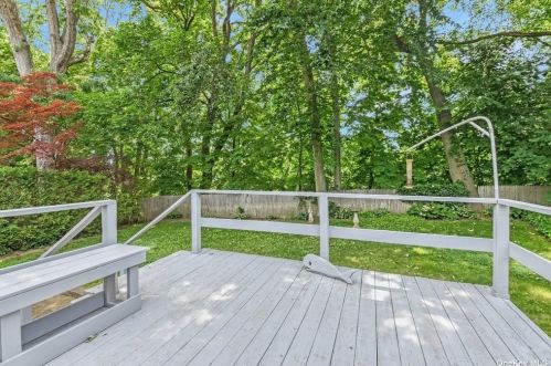 17 Hill Dr, Muttontown NY  11545-1718 exterior