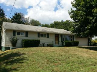 921 Avon Dr, Cambridge, OH 43725-2123