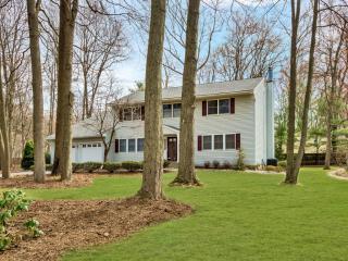 423 White Oak Rd, Palisades, NY 10964-1323