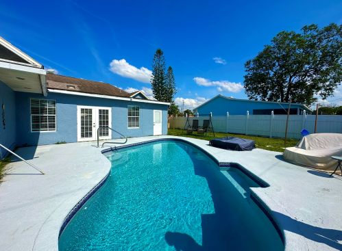 2062 Floresta Dr, Fort Pierce FL  34984-4706 exterior