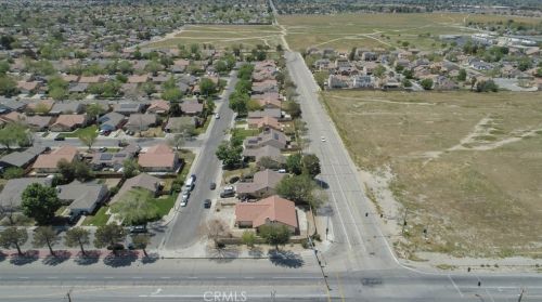 2869 La Vida Dr, Lancaster CA  93535-5873 exterior