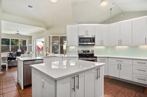 6565 Chestnut Cir, Naples FL  34109-7811 exterior