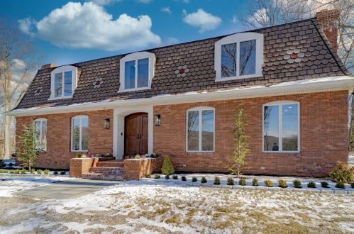 32 Mountain Brook Rd, North Haven, CT 06473-1019