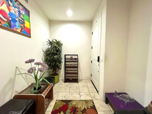 2071 Atlantic Ave, Long Beach, CA 90806-4935