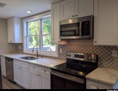 60 Narcissus Rd, San Remo NY  11754-3031 exterior
