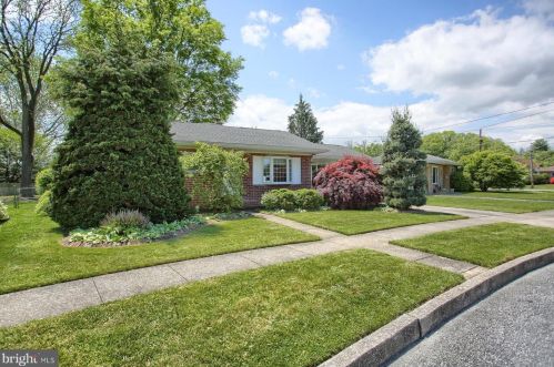 21 Walnut Ln, Camp Hill, PA 17011-6654