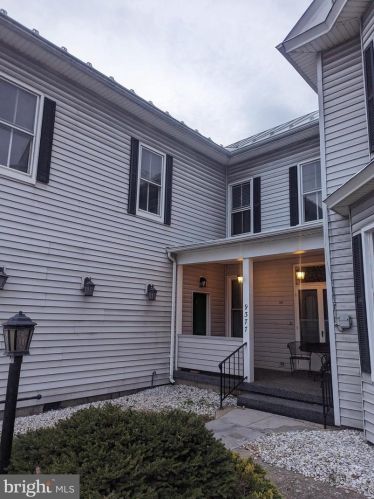 9377 Congress St, New Market, VA 22844-9509