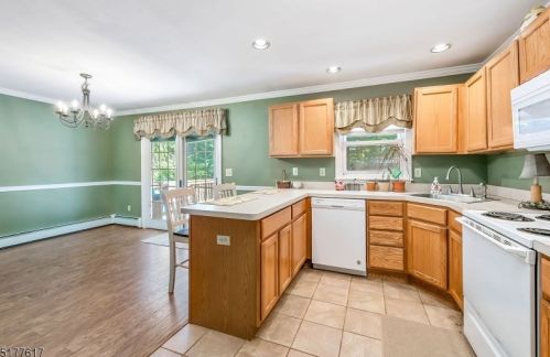 5 Pahaquarry Rd, Hopatcong, NJ 07843-1419