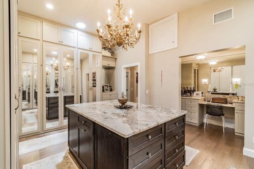 5148 31st Ave, Saint Petersburg FL  33707-5600 exterior