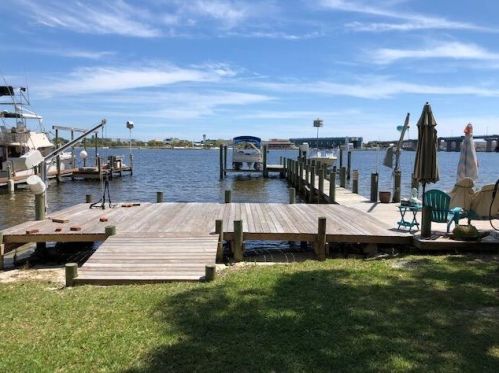 276 Brooks St, Fort Walton Beach, FL 32548-5878