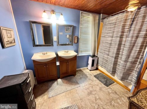 106 Cedar Ave, Camden, NJ 08107-2402