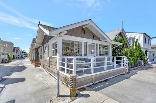 307 Fernando St, Newport Beach CA  92661-1236 exterior