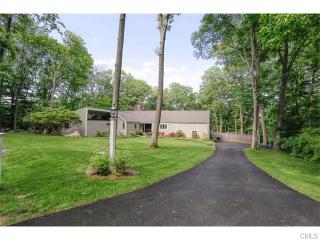 81 Fox Ridge Rd, Stamford, CT 06903-2218