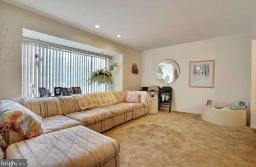 645 Ithaca Pl, East Windsor NJ 08520-5614 exterior