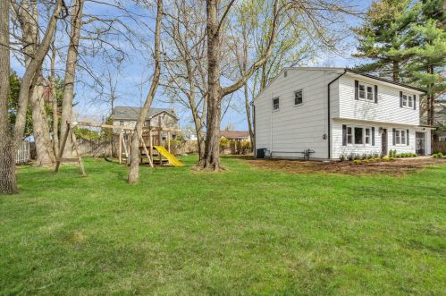 13 Salisbury Ave, Middletown NJ  07748-5240 exterior