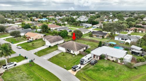 1910 Dorado Ln, Fort Pierce FL 34953-1826 exterior