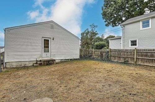 44 Rosemont Ave, Cumberland RI  02864-7519 exterior