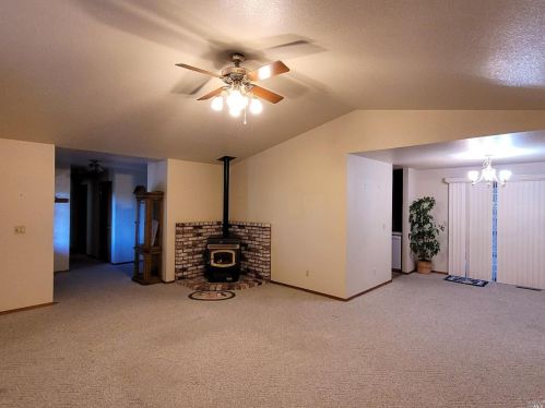 27421 Ridge Rd, Willits CA  95490-8985 exterior