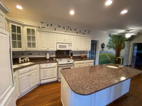 1947 Glen Oaks Ln, Thiensville WI  53092-2903 exterior