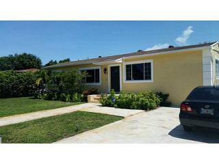 170 145th St, Miami, FL 33168-4930