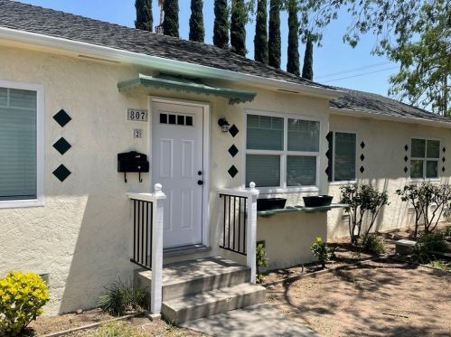 807 Chevy Chase Dr, Glendale CA 91205-3018 exterior