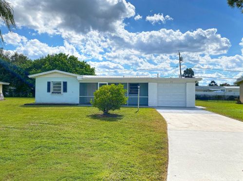 610 Beach Ave, Fort Pierce, FL 34952-1327