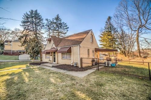 3800 Lanmore Ave, Pittsburgh, PA 15227-3247