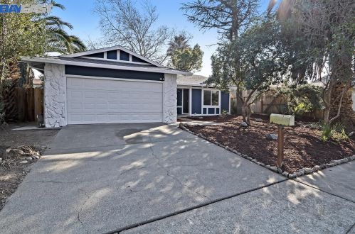 179 Mesa Ct, Vacaville, CA 95687-5636