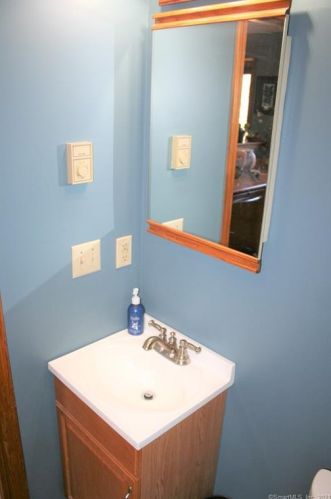 348 Boston Post Rd, Waterford CT  06385-1931 exterior