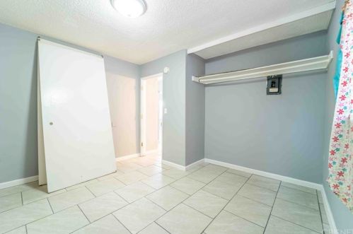 1437 Lake St, Bakersfield CA 93305-4841 exterior