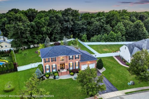 142 Serpentine Dr, Morganville NJ  07751-1400 exterior