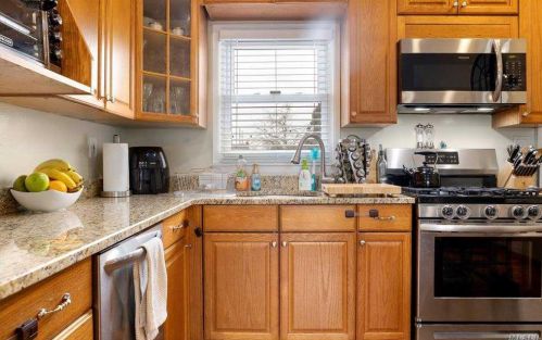 32 Leibrock Ave, North Lindenhurst NY 11757-1825 exterior