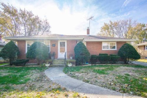 222 Briar Ln, Hammond, IN 46321-2102