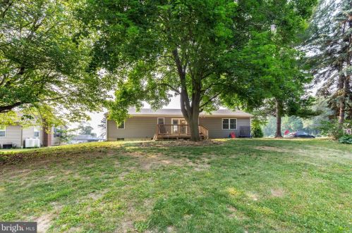 1030 Littlestown Rd, Littlestown PA 17340-9442 exterior