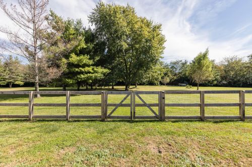 1239 Choctaw Dr, London OH  43140-8726 exterior