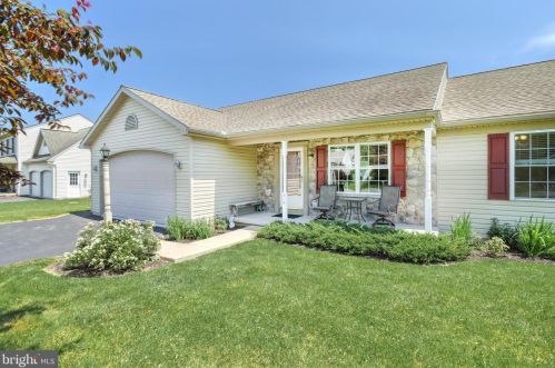 215 Torrey Pines Dr, Mount Wolf, PA 17347-9587