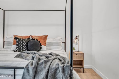 7627 22nd St, Phoenix AZ  85020-4706 exterior