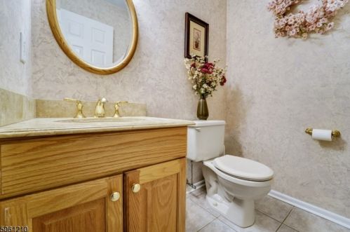 48 Edgefield Dr, Greystone Park NJ  07950-1975 exterior