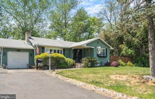 176 Fairfax Dr, Riverton, NJ 08077-2133